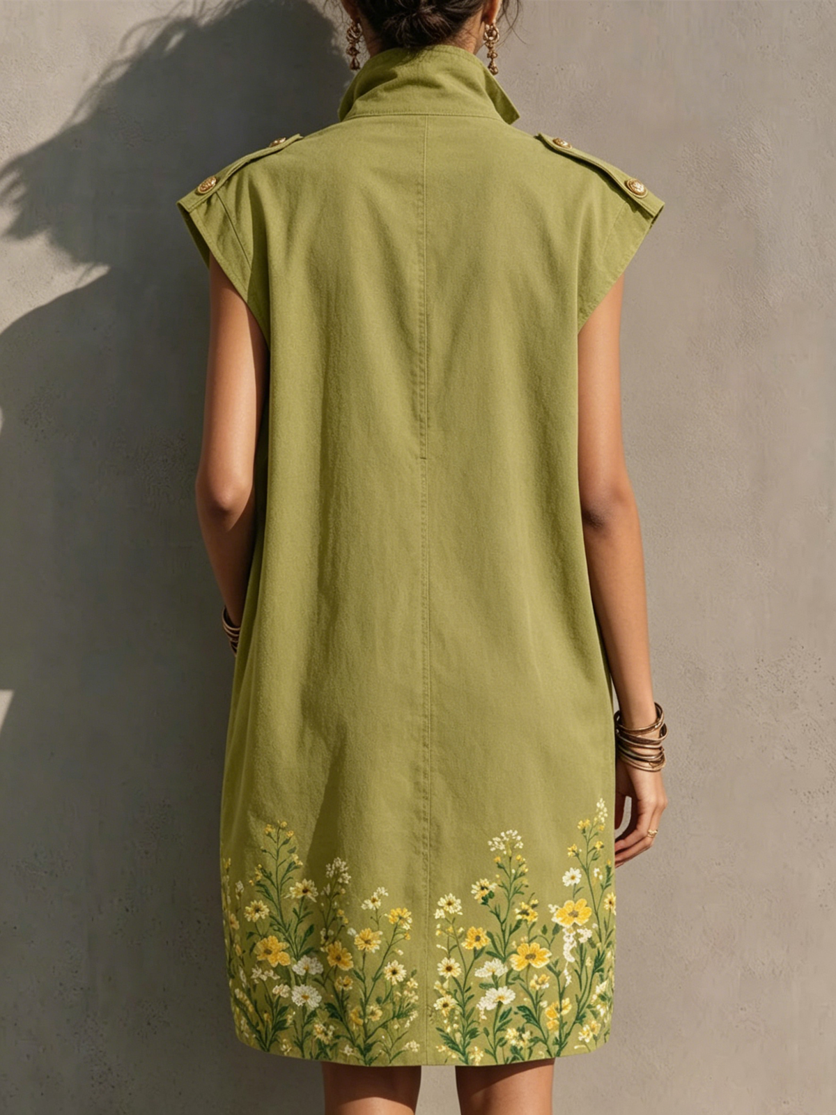 Sleeveless, Loose-fitting Dress Featuring A Stand Collar, Front Zipper, Shoulder Epaulettes, Large Patch Pockets, And A Floral Print At The Hem