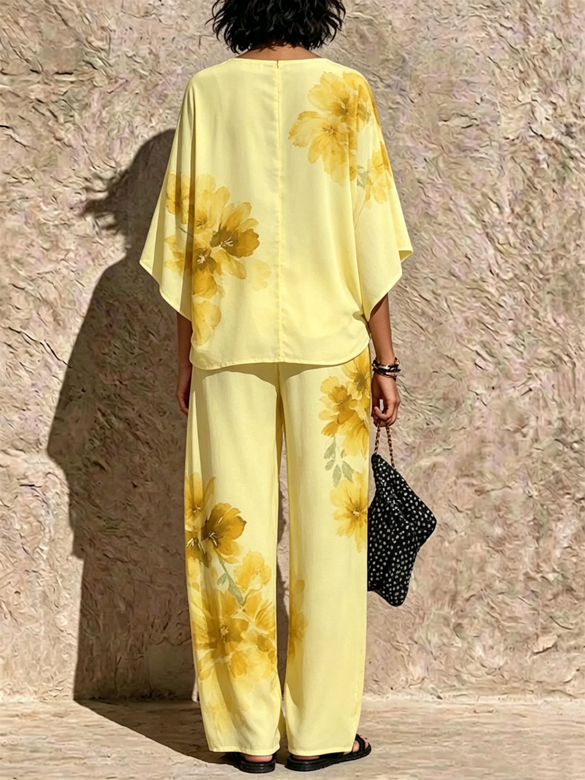 Two-piece Set Featuring A Loose, Batwing-sleeve Top With A Watercolor Floral Print And Wide-leg Trousers
